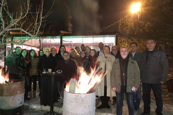 4 Ocak 2020 tarihinde Yenimahalle Rotary Kulüp olarak,  Emek Rotary Kulüpten dostlarımızın katılımıyla gerçekleştirdiğimiz, sıcak şarap eşliğinde Yeni Yıla Merhaba Partisinde, güzel bir akşam geçirdik.