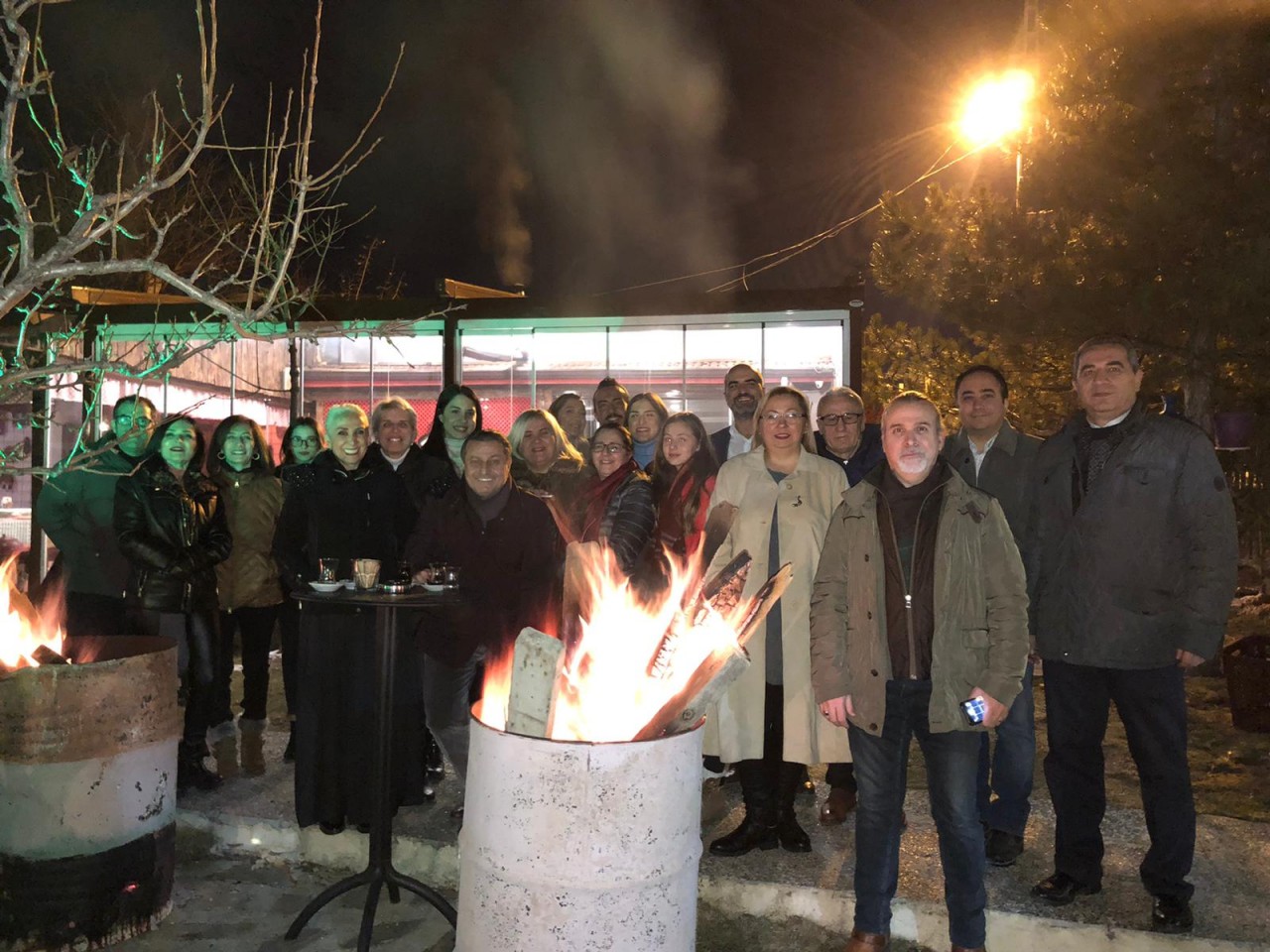 4 Ocak 2020 tarihinde Yenimahalle Rotary Kulüp olarak,  Emek Rotary Kulüpten dostlarımızın katılımıyla gerçekleştirdiğimiz, sıcak şarap eşliğinde Yeni Yıla Merhaba Partisinde, güzel bir akşam geçirdik.