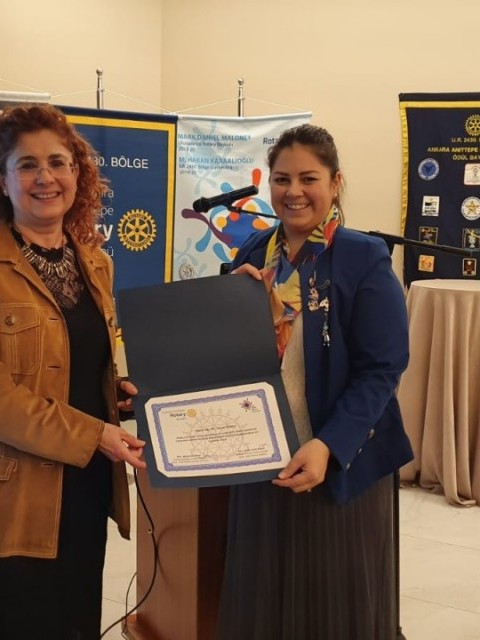 Anıttepe Rotary Kulübü 23 Aralık toplantımızda Op.Dr.Sema Özden'den Radyofrekans uygulamasını dinledik. Aralık ayında doğan dostlarımızın doğum gününü kutladık.