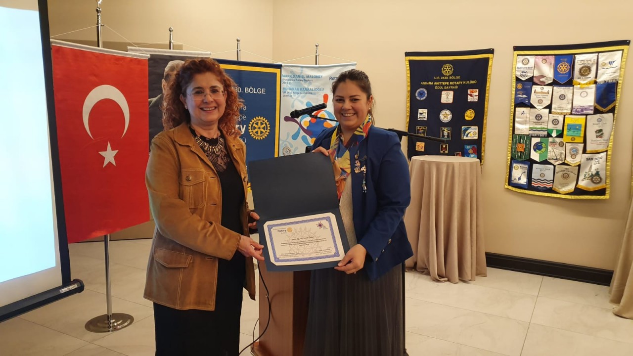 Anıttepe Rotary Kulübü 23 Aralık toplantımızda Op.Dr.Sema Özden'den Radyofrekans uygulamasını dinledik. Aralık ayında doğan dostlarımızın doğum gününü kutladık.