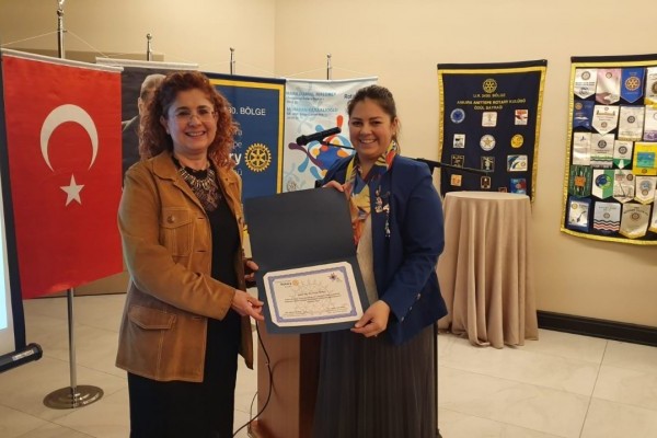 Anıttepe Rotary Kulübü 23 Aralık toplantımızda Op.Dr.Sema Özden'den Radyofrekans uygulamasını dinledik. Aralık ayında doğan dostlarımızın doğum gününü kutladık.