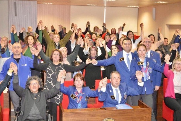 Güney Rotary GİKA katılımcılarına tablet dağıtıldı