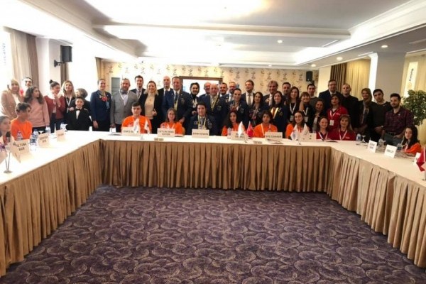 Ordu Rotary Kulübü 136. Rotary Yarının Liderlerini Arıyor Interact (RYLA) seminerine öğrenci gönderdi.