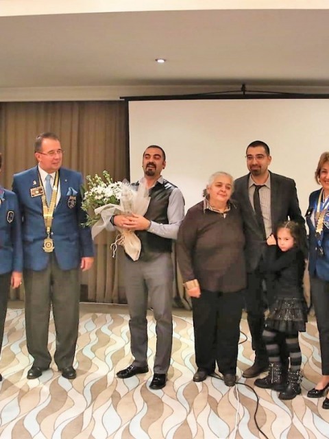 Koru Rotary Kulübü  olarak 6.grup Kulüpleri  Emek RK ve  Anıttepe RK ile ortak düzenlediğimiz toplantıda meslek hizmet ödüllerini verdik