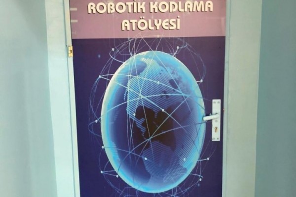 Koru Rotary Kulübü olarak 4 Şubat  salı günü  Değerli Guvernörümüz  Hakan Karaalioğlu'nun katılımı  ile   dönem projemiz  olan ROBOTİK  KODLAMA ATÖLYEMİZİN açılışını yaptık