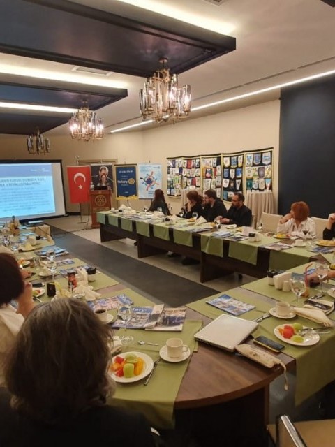 Anıttepe Rotary Kulübü 17 Şubat 2020 Pazartesi haftalık toplantımızda Konuşmacı konuklarımız Dr. Işıkhan Güler ‘Kanal İstanbul’ ve Rtn.Zeynep Berberoğlu ”Fon Yaratmak” konularında bizleri bilgilendirdiler.