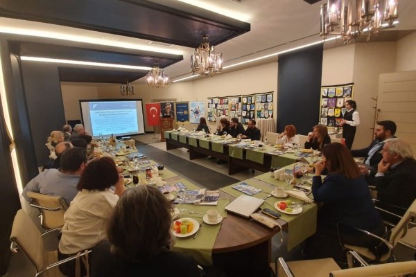 Anıttepe Rotary Kulübü 17 Şubat 2020 Pazartesi haftalık toplantımızda Konuşmacı konuklarımız Dr. Işıkhan Güler ‘Kanal İstanbul’ ve Rtn.Zeynep Berberoğlu ”Fon Yaratmak” konularında bizleri bilgilendirdiler.