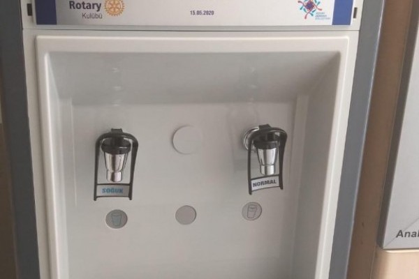Koru Rotary Kulübü Hacettepe Üniversitesi Enfeksiyon Hastalıkları ve Klinik Mikrobiyoloji Anabilim Dalı çalışanları için  su arıtmalı sebil  kurdu.