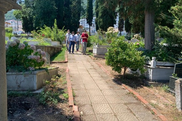 Ordu Rotary Kulübü üyeleri Eski Başkanları Orhan Oral'ı ölüm yıldönümünde mezarı başında andılar.