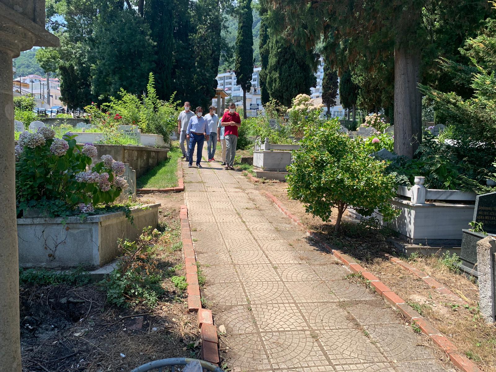 Ordu Rotary Kulübü üyeleri Eski Başkanları Orhan Oral'ı ölüm yıldönümünde mezarı başında andılar.