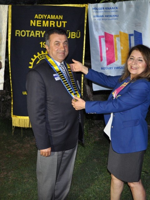 ADIYAMAN NEMRUT ROTARY KULÜBÜNDE DEVİR TESLİM