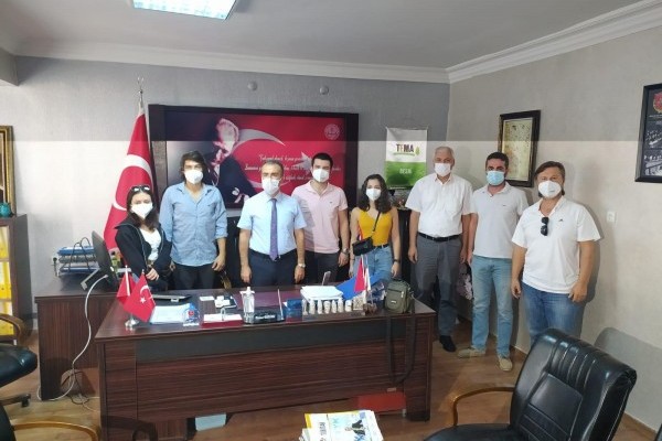 ÜNİVERSİTELİ ÖĞRENCİLER ve ROTARY'DEN ÖĞRENCİLERE DESTEK