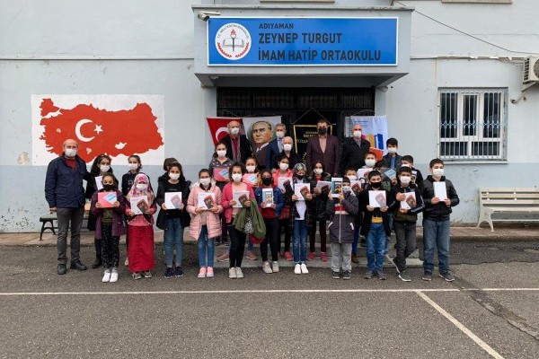 NEMRUT ROTARY KULÜBÜNDEN ÖĞRENCİLERE TABLET DESTEĞİ