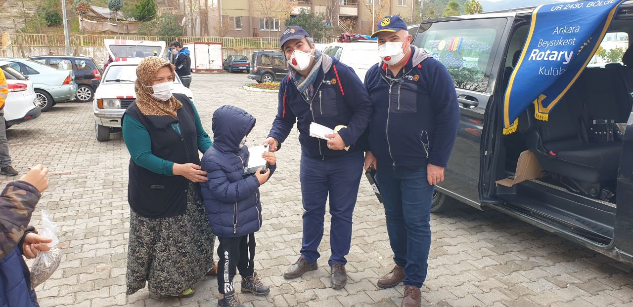 Ankara Beysukent Rotary Kulübü - İzmir Depreminde Yuvaları Yıkılan Ailelerin Çocukları Eğitimden Uzak Kalmasınlar Diye Düzenlediğimiz 100 Adet tablet teslimi