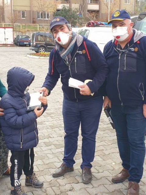 Ankara Beysukent Rotary Kulübü - İzmir Depreminde Yuvaları Yıkılan Ailelerin Çocukları Eğitimden Uzak Kalmasınlar Diye Düzenlediğimiz 100 Adet tablet teslimi