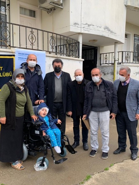 SPİNA BİFİDA HASTALARI AKÜLÜ TEKERLEKLİ SANDALYELERİNE KAVUŞTU