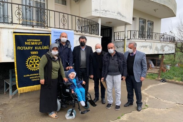 SPİNA BİFİDA HASTALARI AKÜLÜ TEKERLEKLİ SANDALYELERİNE KAVUŞTU