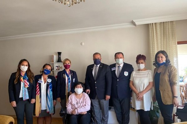 ANKARA GAZİ ROTARY KULÜBÜ - SABAHATTİN KIRTUNÇ TEKERLEKLİ SANDALYE BAĞIŞI 