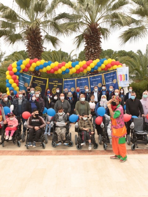 Alanya Rotary 100 Çocuğa 100 Akülü Sandalye Dağıtımı