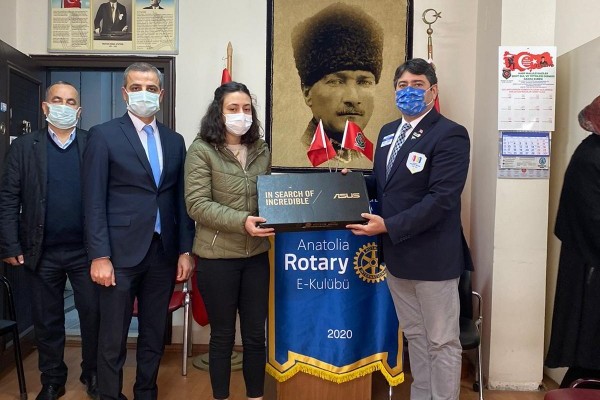 Şehit yakınlarına Laptop Bağışlanması Anatolia Rotary E-Kulübü