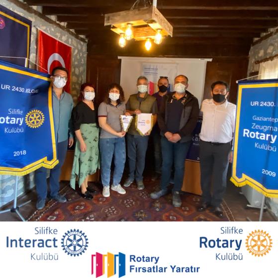 SİLİFKE-ZEUGMA ROTARY KULÜPLERİ OKUL KIYAFETİ ve KİTAP BAĞIŞI