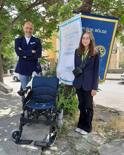 Ankara Maltepe Rotary Kulübü Sinan Yaşar' ın ınteractlarımızı desteklemek için hediye ettiği akülü tekerlekli sandalye