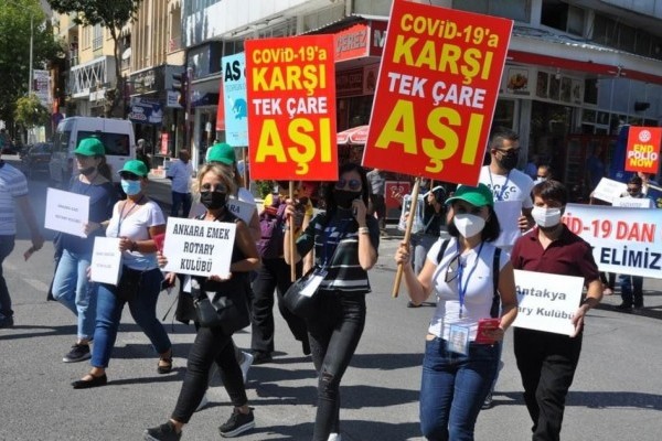 ADIYAMAN'DA AŞI FARKINDALIĞI İÇİN DAVULLU ZURNALI YÜRÜYÜŞ GERÇEKLEŞTİ