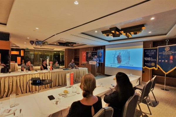 Adana 5 Ocak Rotary Kulübü'nün Konuşmacı Onur Konuğu Anavarza Bal Genel Müdür Can Sezen