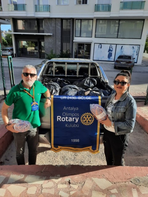 Antalya Olimpos Rotary Kulübü | "Sevgi Evlerine Sevgi İlmekleri" Dilek Gencer'in Yünleri