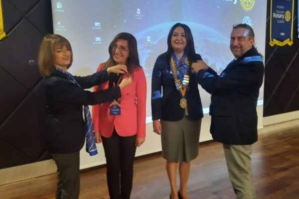 Antalya Olimpos Rotary Kulübü | Yeni Üyelerimizin Rozetlerini Rtn Kemal Ketrez Taktı...