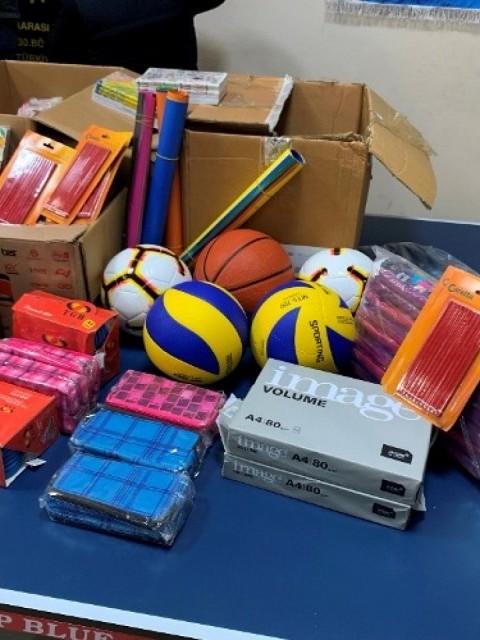 ROTARY’DEN KÖY OKULUNA KIRTASİYE VE SPOR MALZEMESİ DESTEĞİ