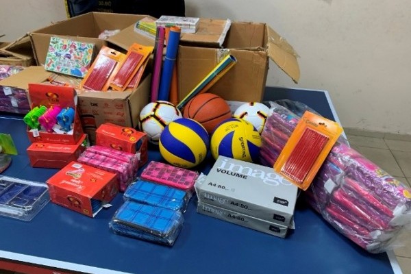ROTARY’DEN KÖY OKULUNA KIRTASİYE VE SPOR MALZEMESİ DESTEĞİ