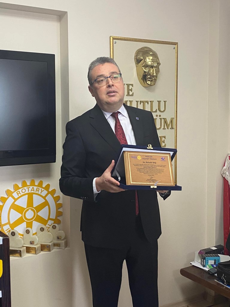 ORDU ROTARY KULÜBÜ MESLEK HİZMET ÖDÜLÜNÜ BAHADIR BAŞ’A VERDİ