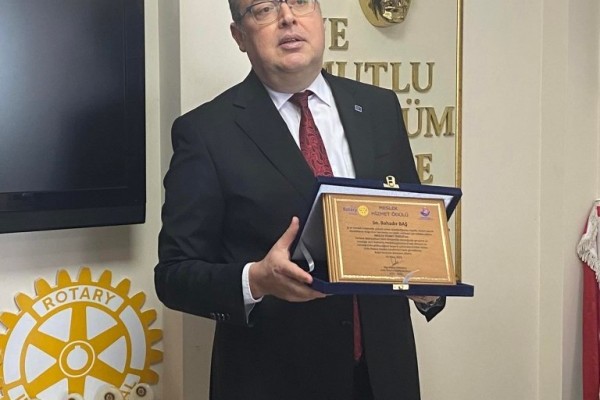 ORDU ROTARY KULÜBÜ MESLEK HİZMET ÖDÜLÜNÜ BAHADIR BAŞ’A VERDİ