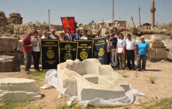 Sokak Çocukları Yararına Resim Sergisi